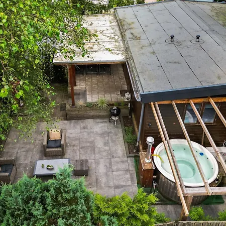 Сasa de vacaciones 78 M2 Luxe Bos Welness Private Barrelsauna And Hottub And Airco